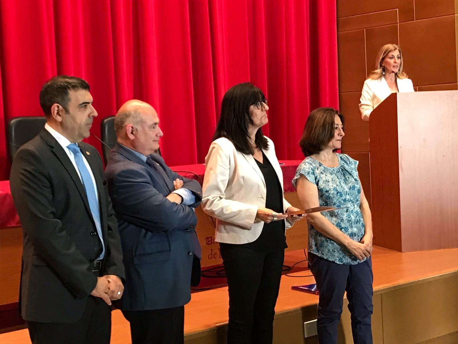 Momento de la entrega de reconocimientos esta mañana en la Onubense.