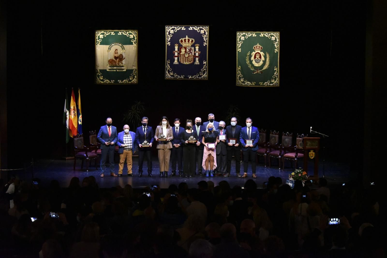 Foto de familia de los galardonados en la Gala del Deporte de Algeciras 2021