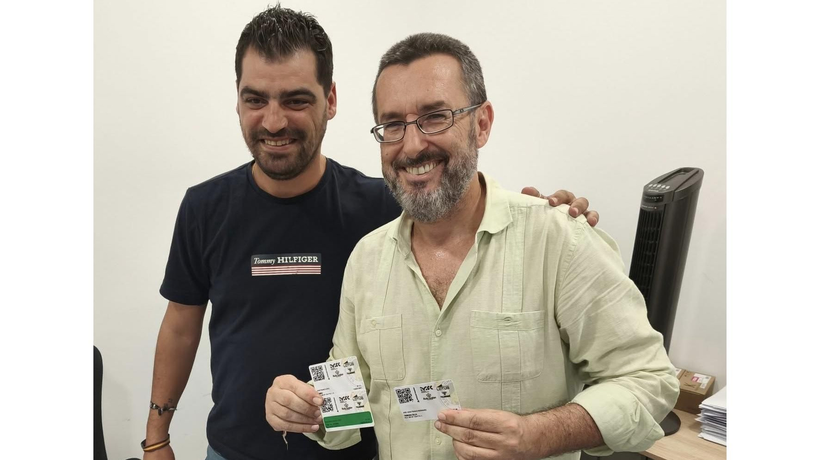 Juan Franco, con los abonos de la Balona.