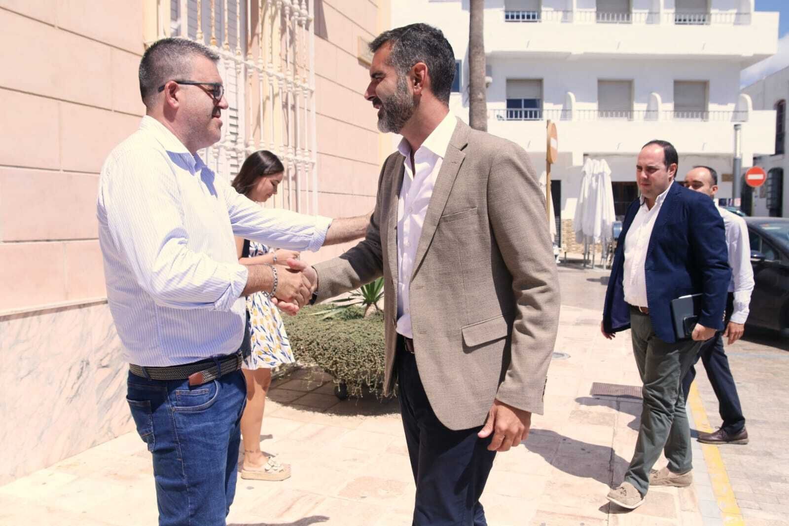 Visita del consejero al municipio de Carboneras.