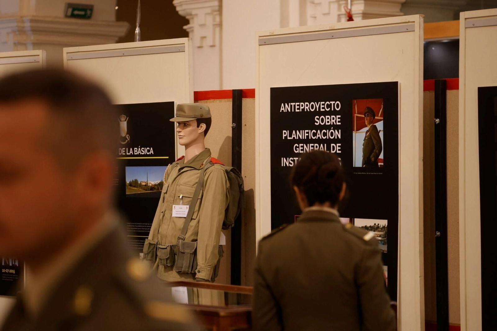 La exposición en Córdoba sobre los suboficiales en la historia militar de España, en imágenes