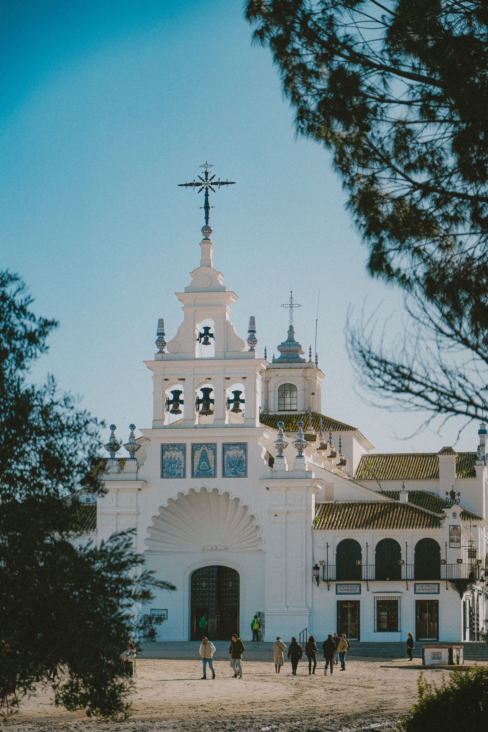 Exteriores de la ermita del Rocío.