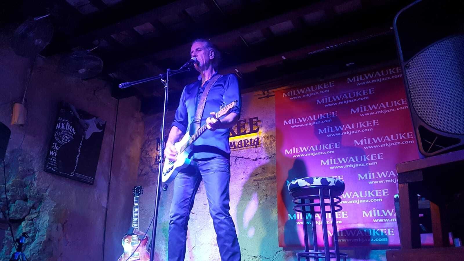 Luis Bolín, durante su actuación en la sala Milwaukee.