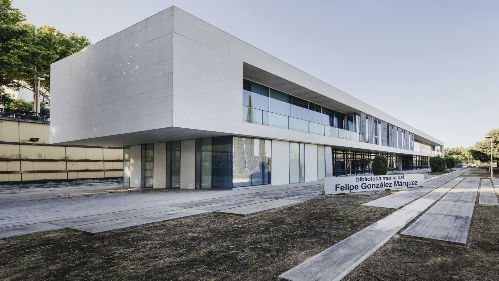 Biblioteca Felipe Gonzalez.