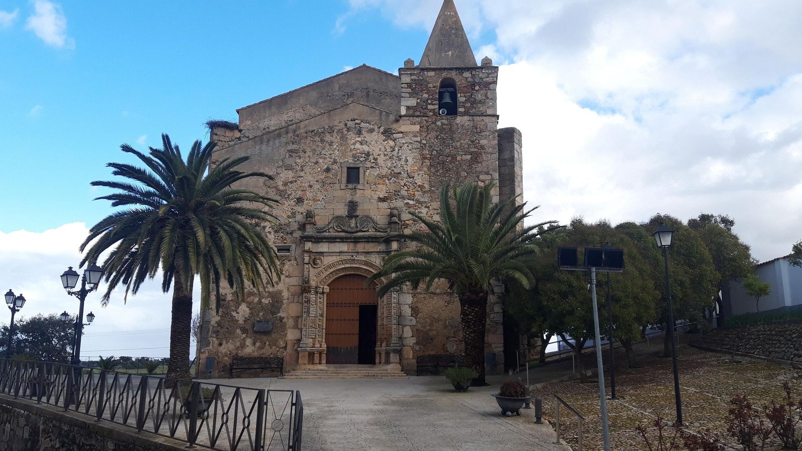 La iglesia de San Andrés Apóstol, en Aljucén