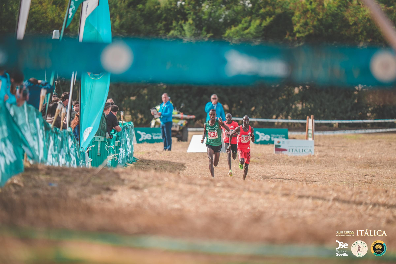 Búscate en las fotos del Cross de Itálica 2025 | 12