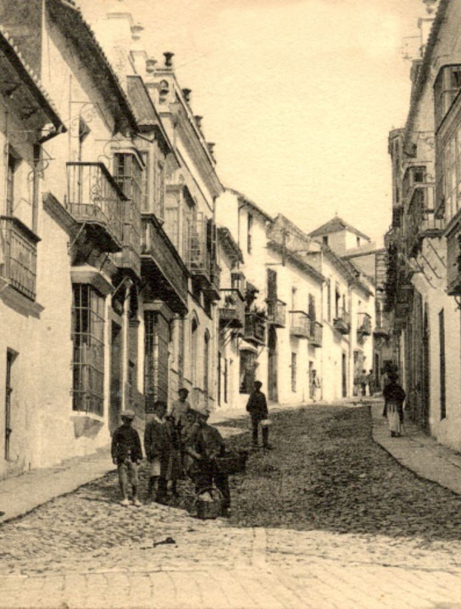 La calle Larga de Algeciras, a principios del siglo XX.