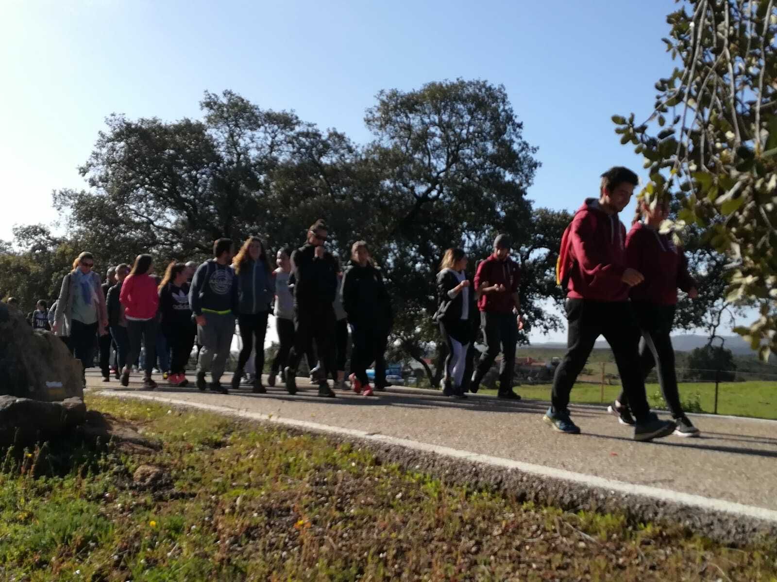 Alumnos participantes en el sendero.