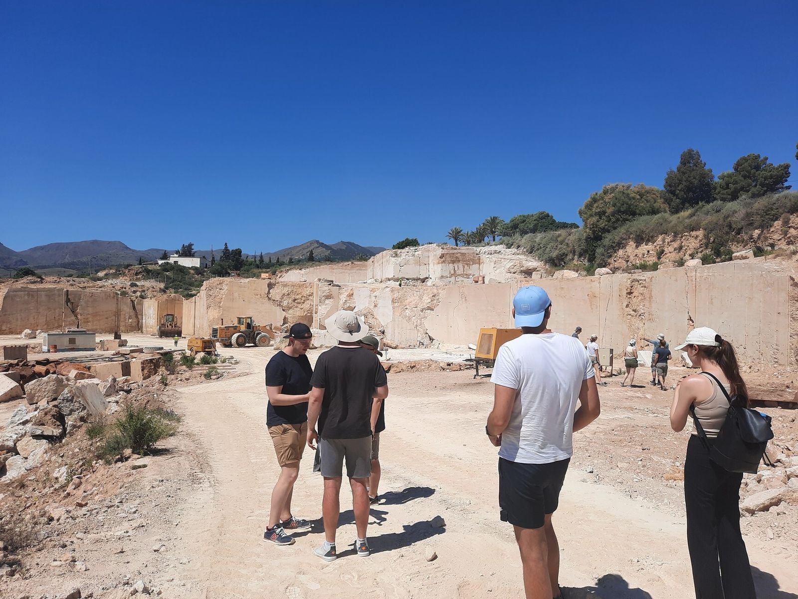 Momento de la visita a una zona de extracción de mármol.