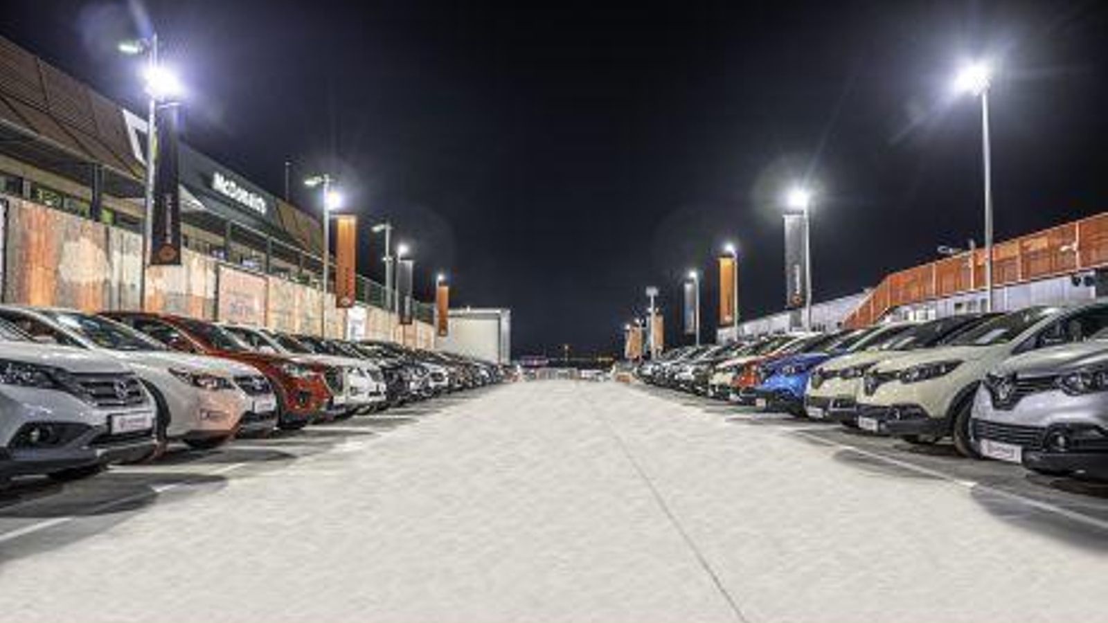 AutoWorld, que pertenece e Renault Retail Group España, ofrecerá la posibilidad hasta de adquirir los coches a través de Internet y entregarlos a domicilio.