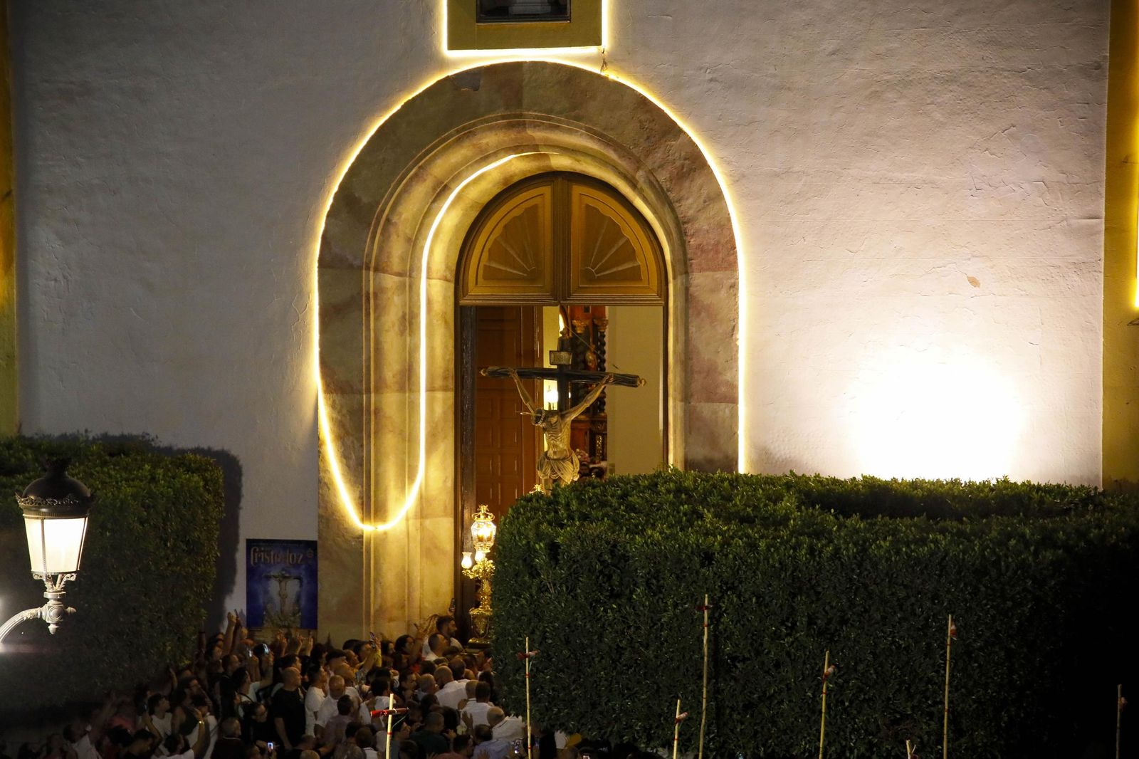 Las imágenes de la misa vespertina y procesión del Cristo de la Luz de Dalías