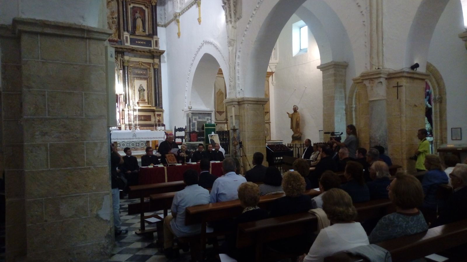 El obispo de la Diócesis de Cádiz, Rafael Zornoza, durante su juramento como miembro del Tribunal Eclesiástico.