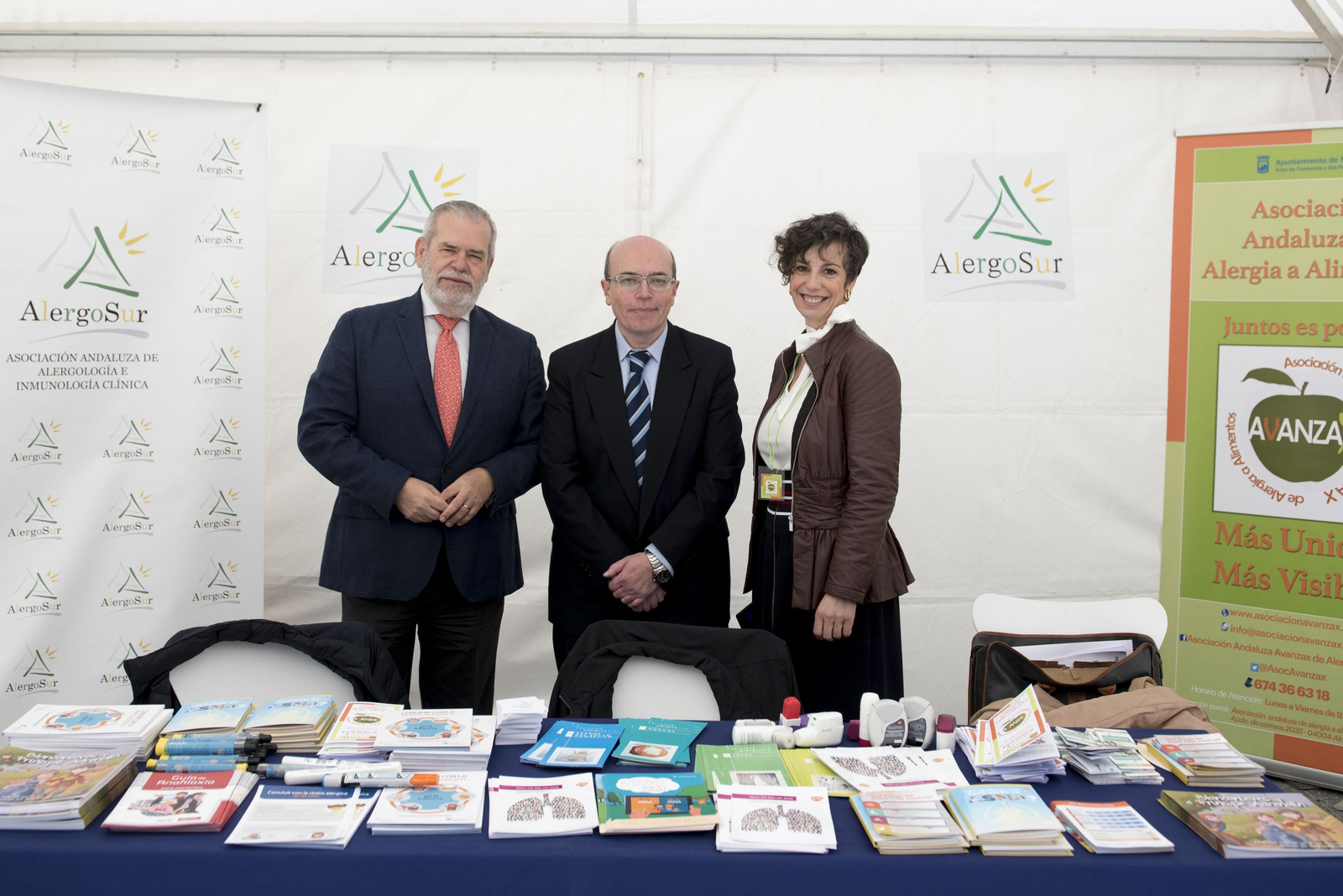 Guardia, López Caballero y Rodríguez en la Carpa de la Alergia.