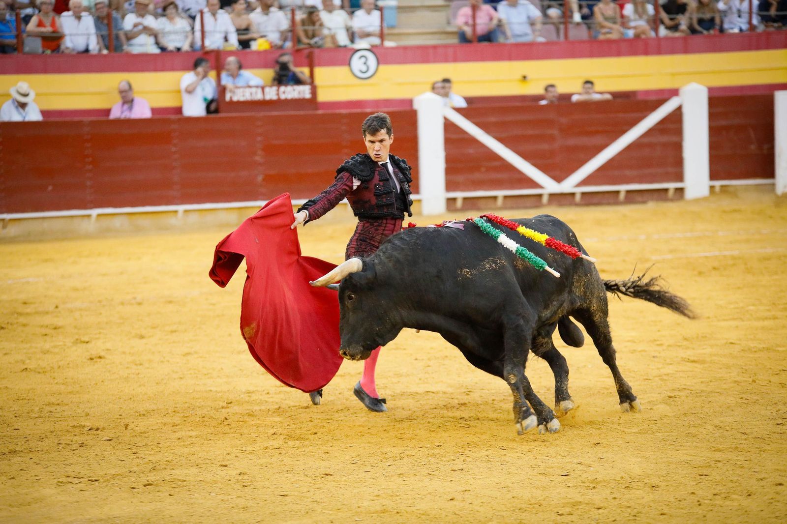 Imágenes de la corrida de toros en Roquetas de Mar