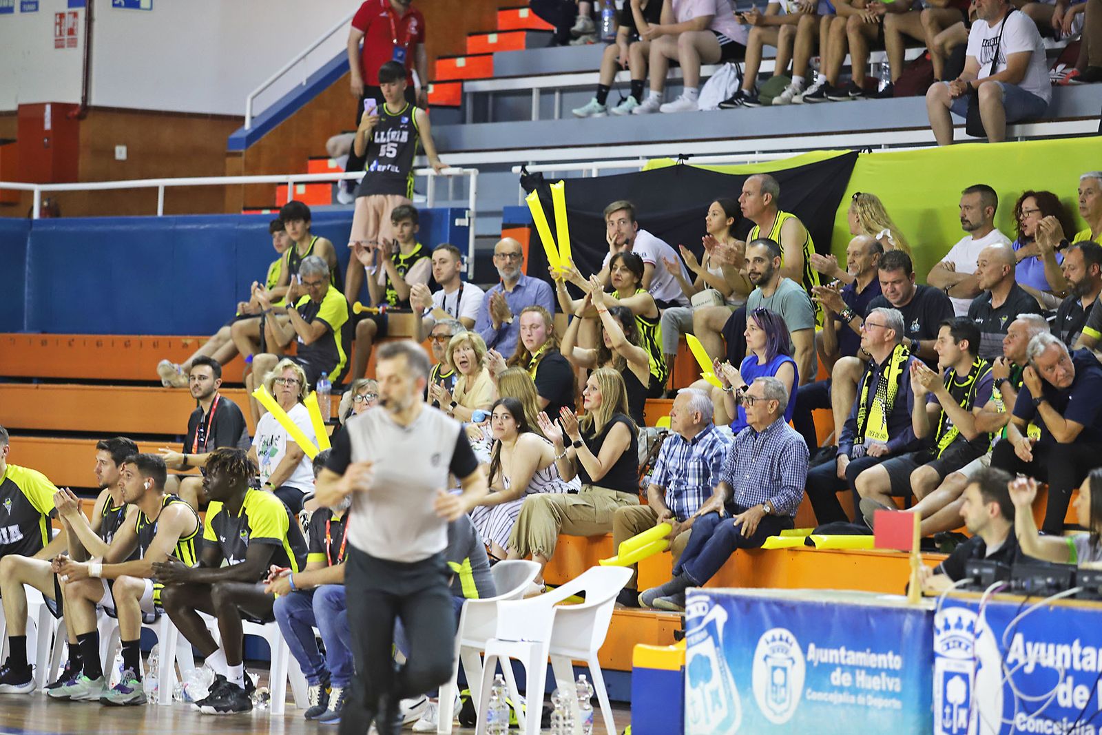 Imágenes de la Primera jornada de la fase final a LEB Plata: Huelva Comercio Viridis vs Refitel Basket Lliria