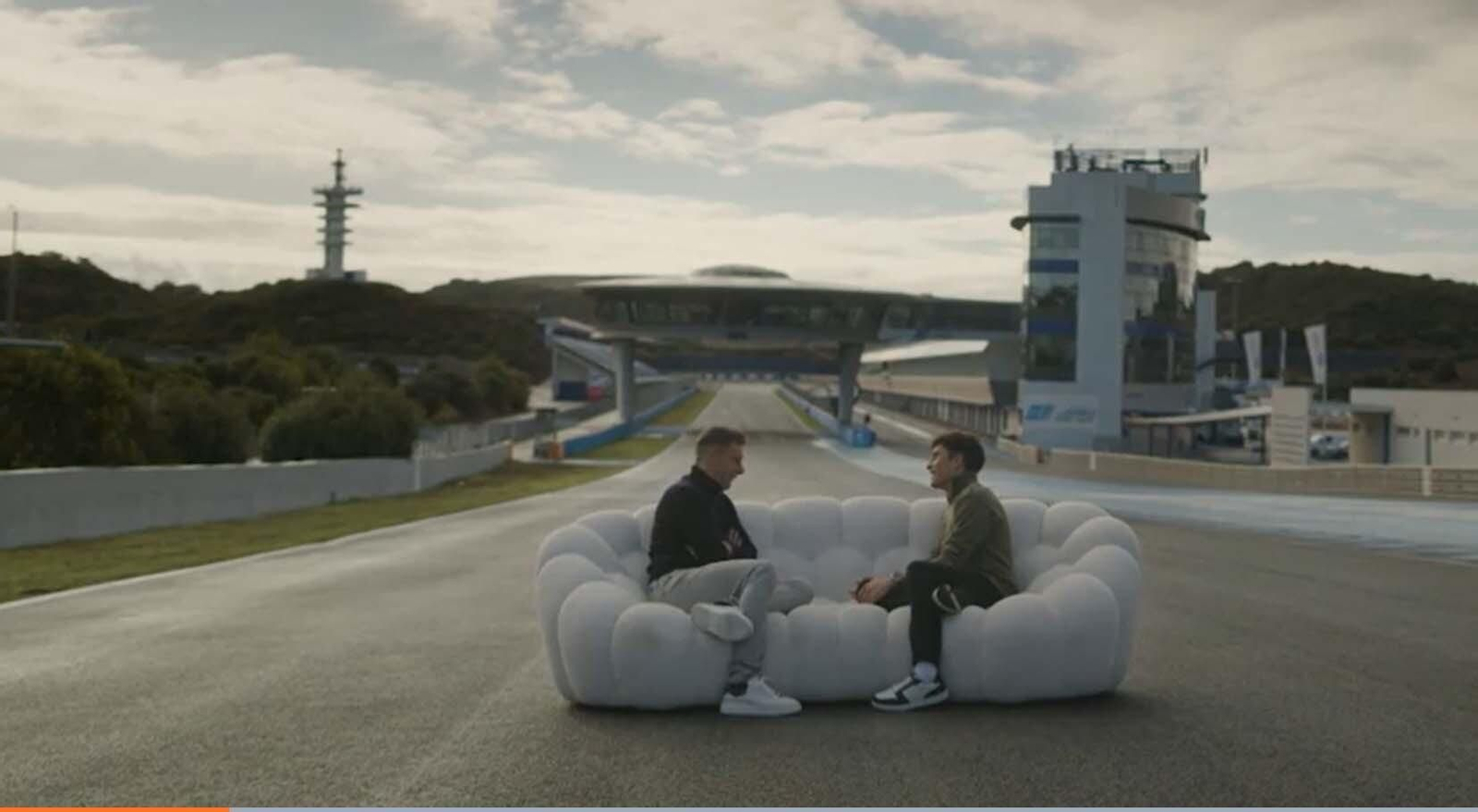 Marc Márquez y Joaquín, en un momento de la entrevista en el Circuito de Jerez.