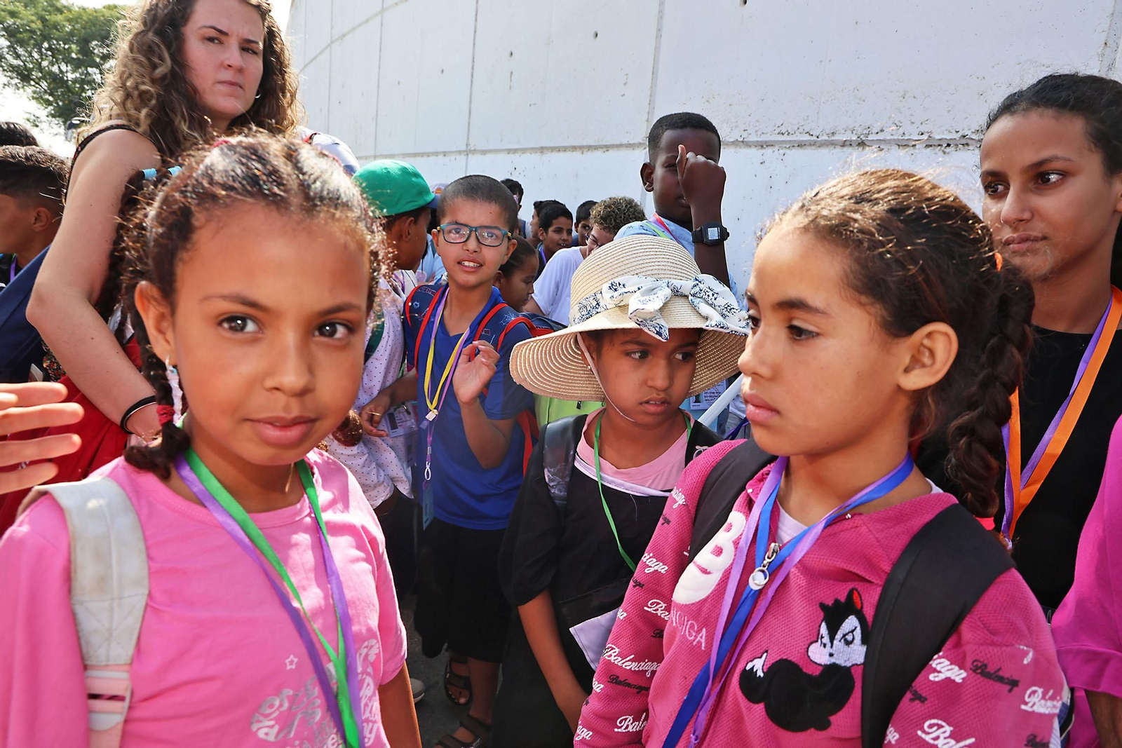 Imágenes del recibimiento a los  niños procedentes de los campamentos saharauis que pasarán sus vacaciones en Huelva