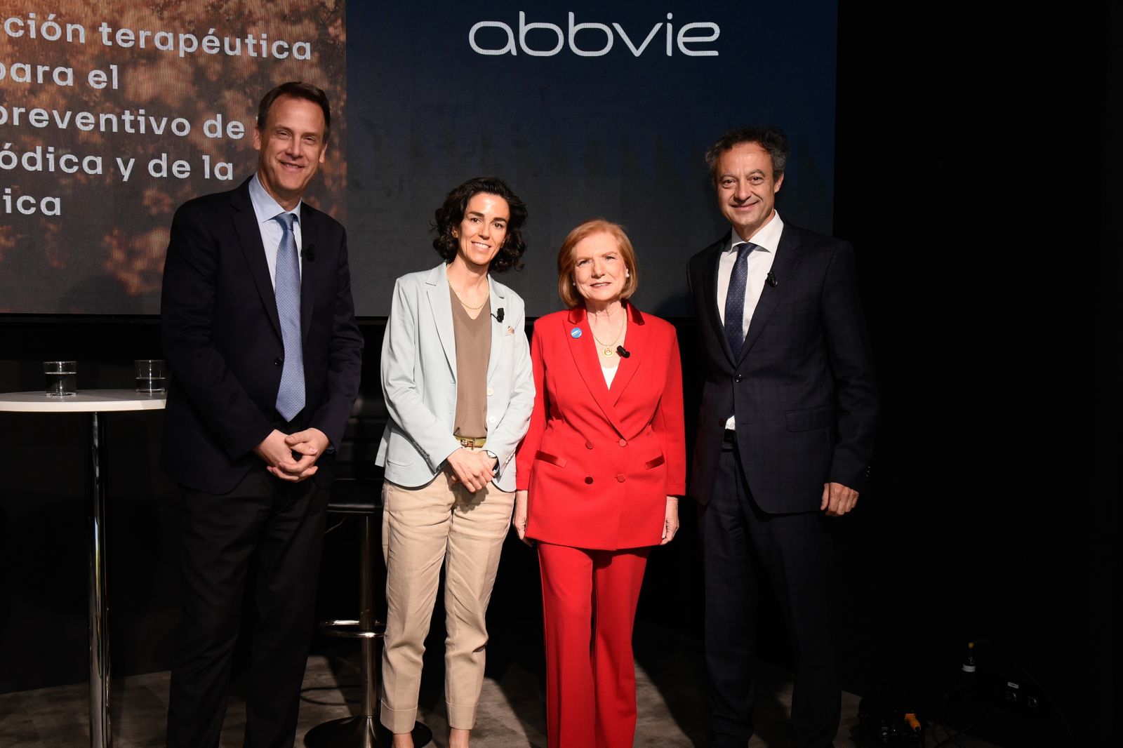 Luis Nudelman, de AbbVie España; la Dra. Patricia Pozo, del Hospital Vall d’Hebron; Elena Ruíz de la Torre, de la Alianza Europea de Migraña y Cefaleas y el Dr. Jesús Porta-Etessam, presidente de la SEN.