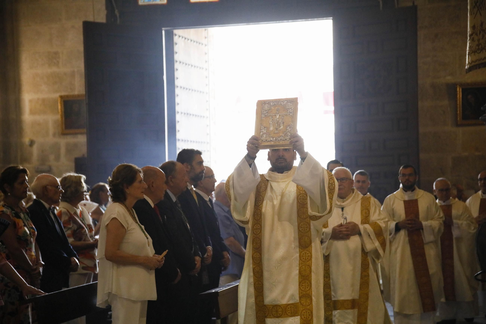Las imágenes de la santa misa estacional presidida por el obispo de Almería, con la interpretación de Anacrusa