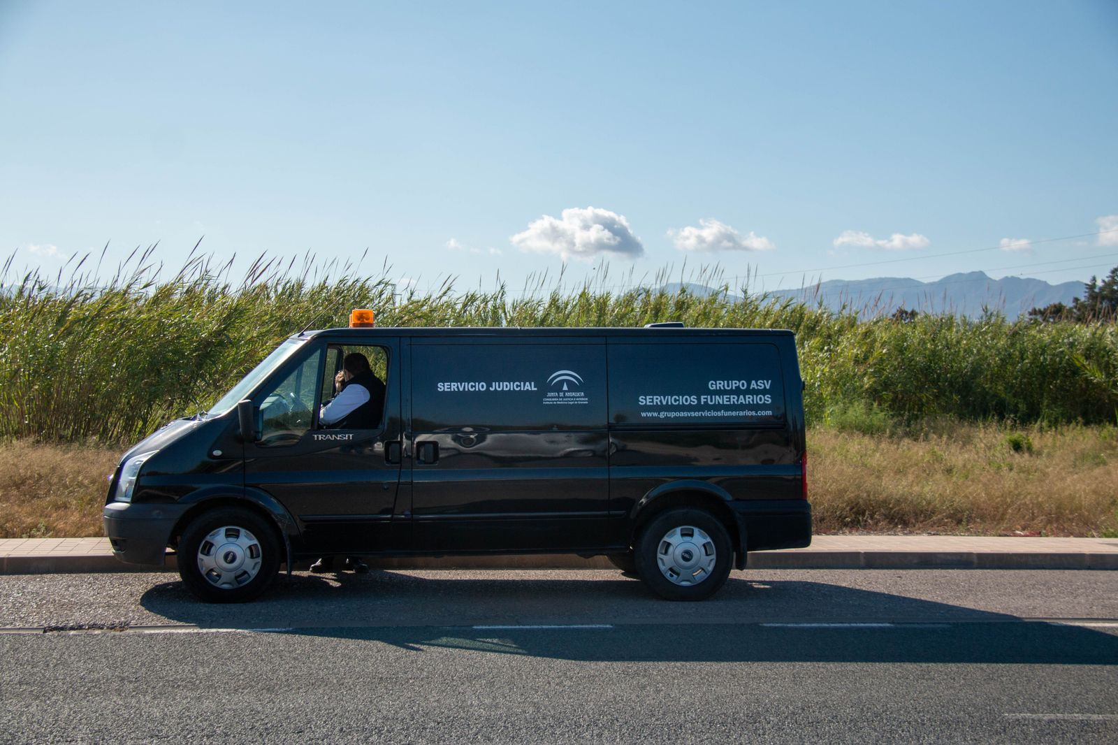 Localizan el cuerpo sin vida de una persona cerca de la playa de Cantarriján