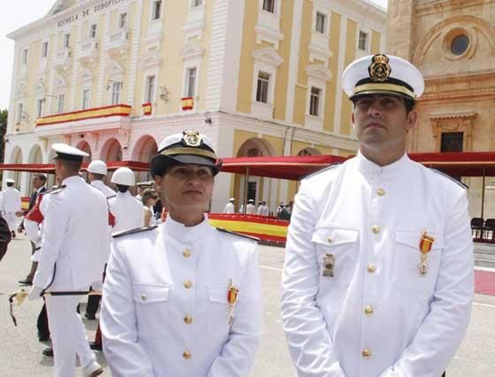El Príncipe preside en La Isla la entrega de los Reales Despachos a los números uno del Cuerpo General de la Armada.

Foto: Nuria Reina