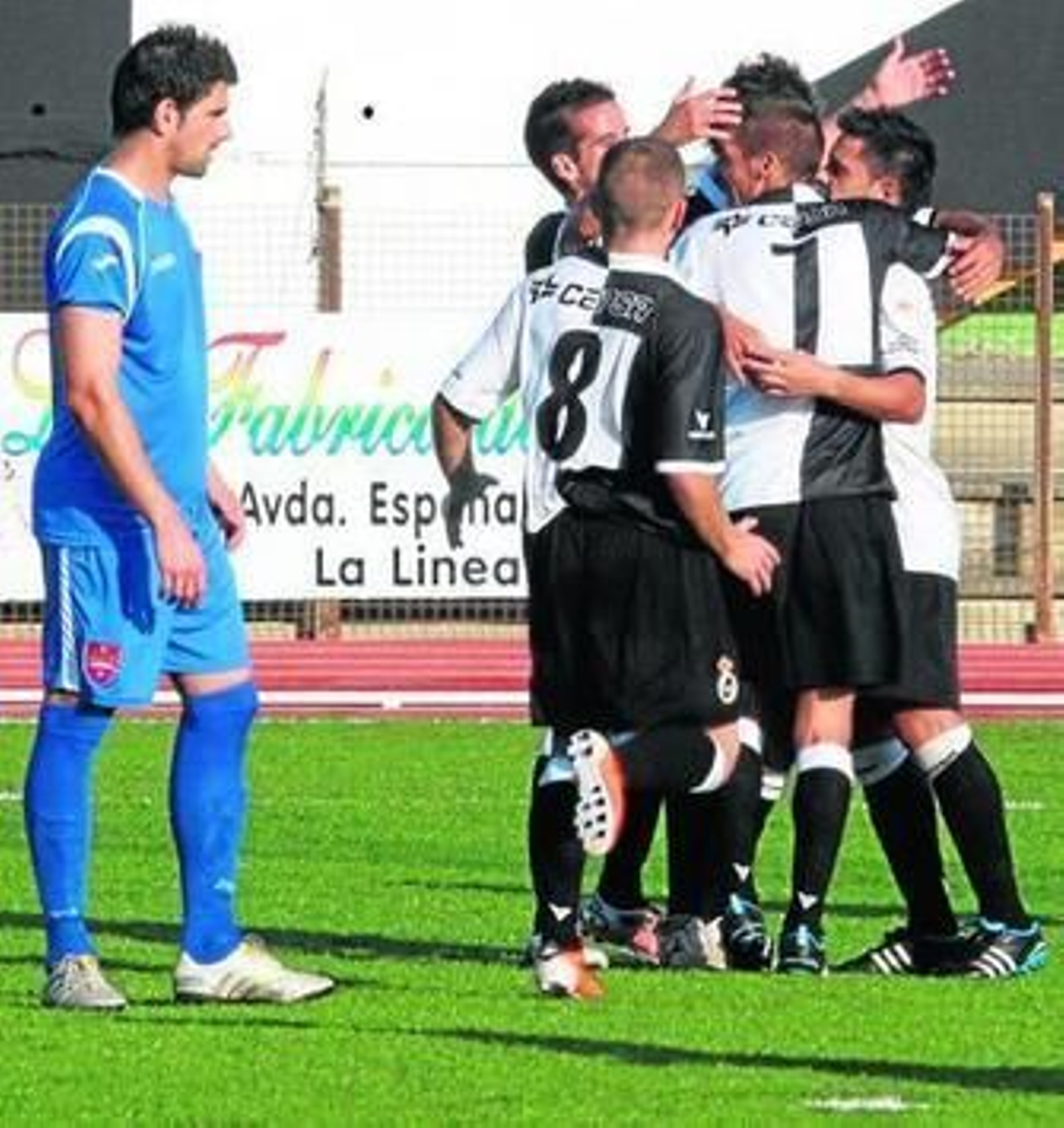 Jugadores de la Balona festejan un gol sobre el Puertollano, la pasada andadura.