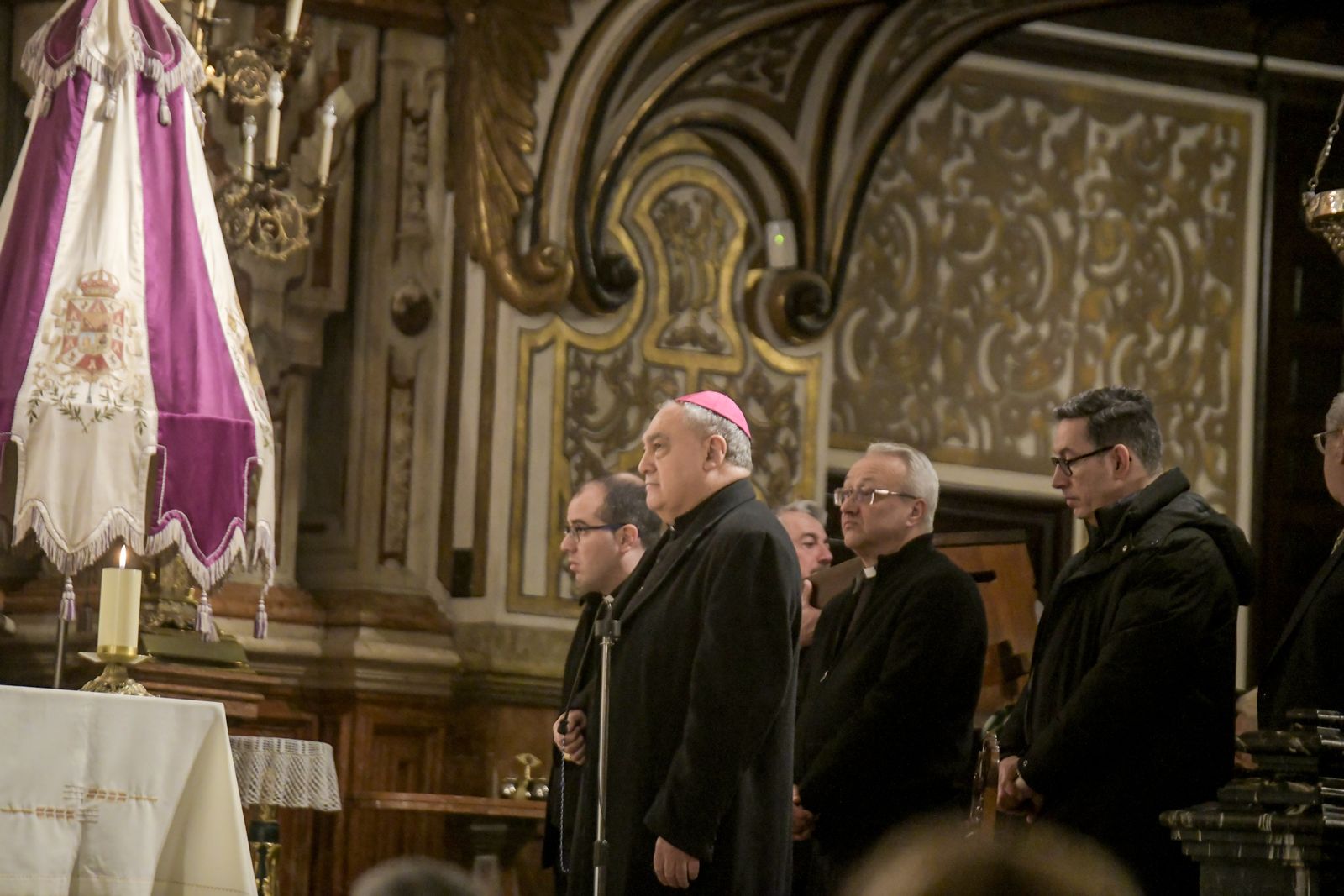 Así ha sido el rosario por la salud del Papa en Granada