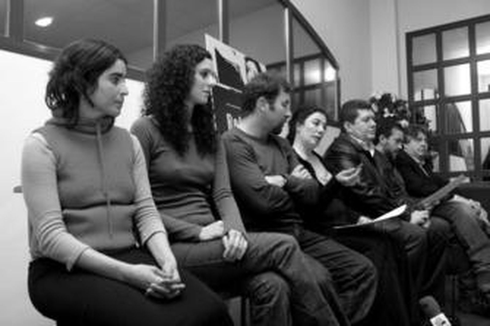 De izquierda a derecha: María del Águila, Farah Hamed, Antonio de la Torre, Chus Gutiérrez, Alonso Rojas, José Luis García Pérez y Martín Zamora, ayer en Los Barrios.