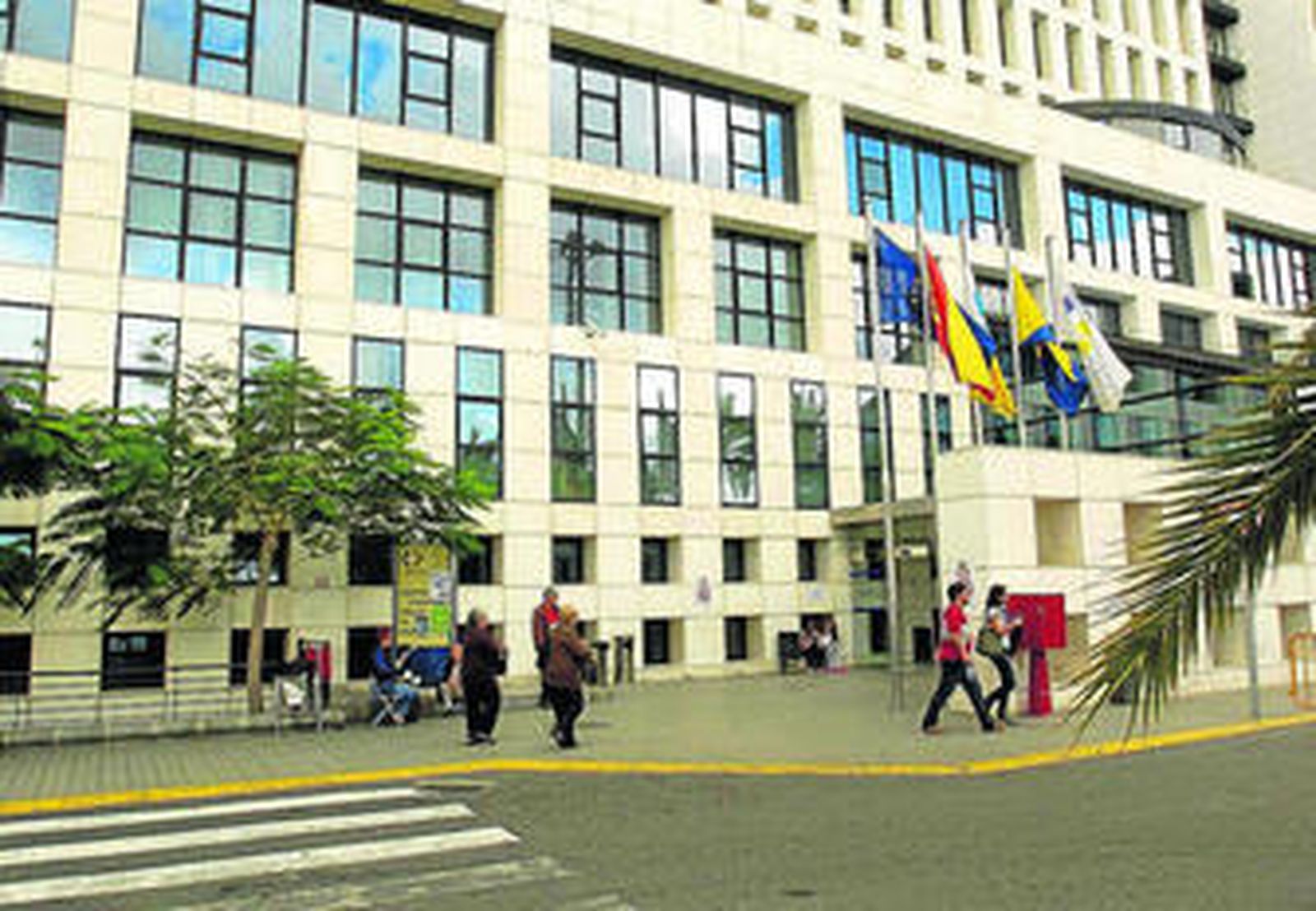Fachada del Hospital Universitario Insular de Gran Canaria, donde falleció Laura Aróstegui.