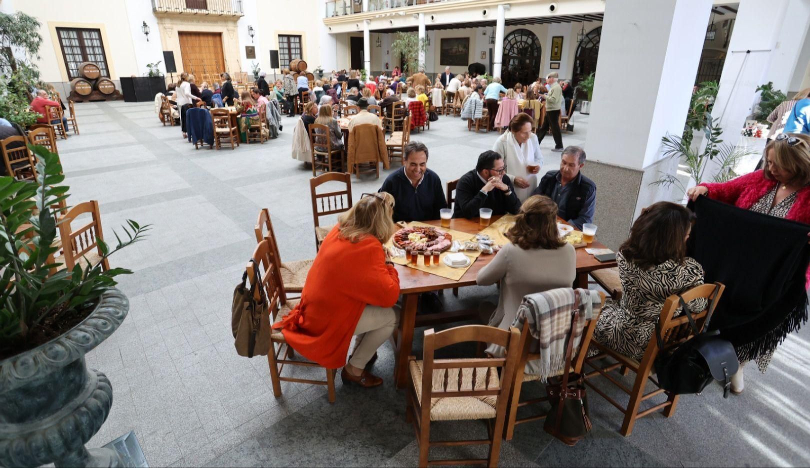 Un instante de la berza solidaria a beneficio de Hogar San Juan en las Bodegas Real Tesoro Un instante de la berza solidaria a beneficio de Hogar San Juan en las Bodegas Real Tesoro