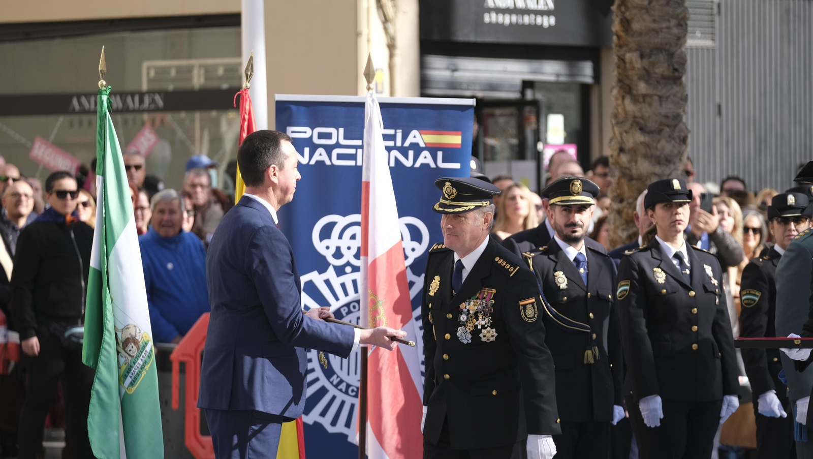 Imágenes del acto del 200 aniversario de la Policía Nacional, en Almería