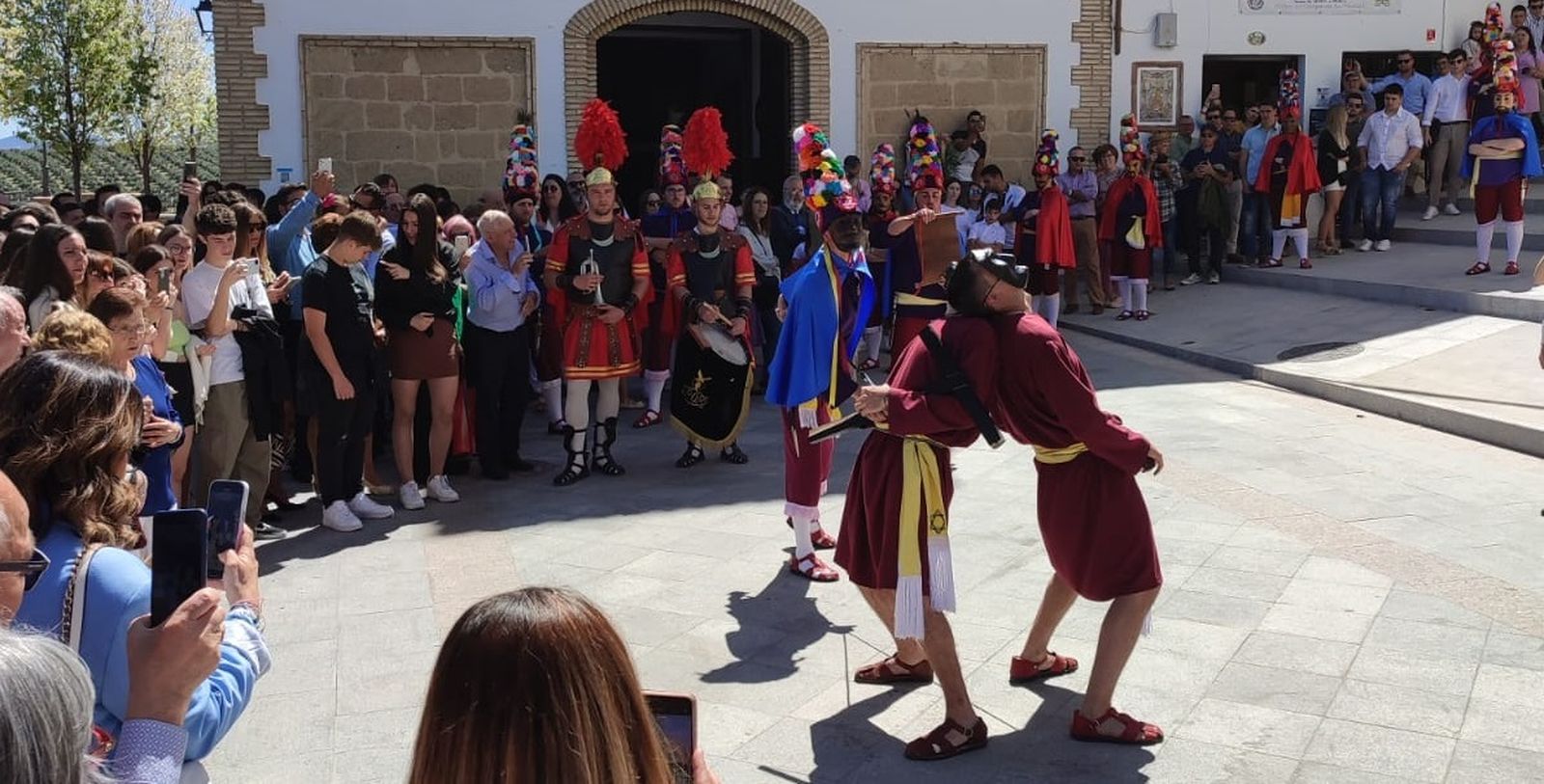 Viernes Santo en Iznájar: la procesión del Calvario, en imágenes