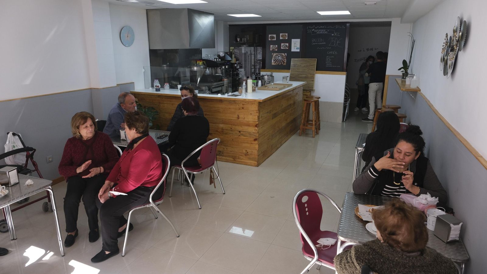 Su clientela es fiel, y el lleno del local es absoluto desde la apertura al cierre