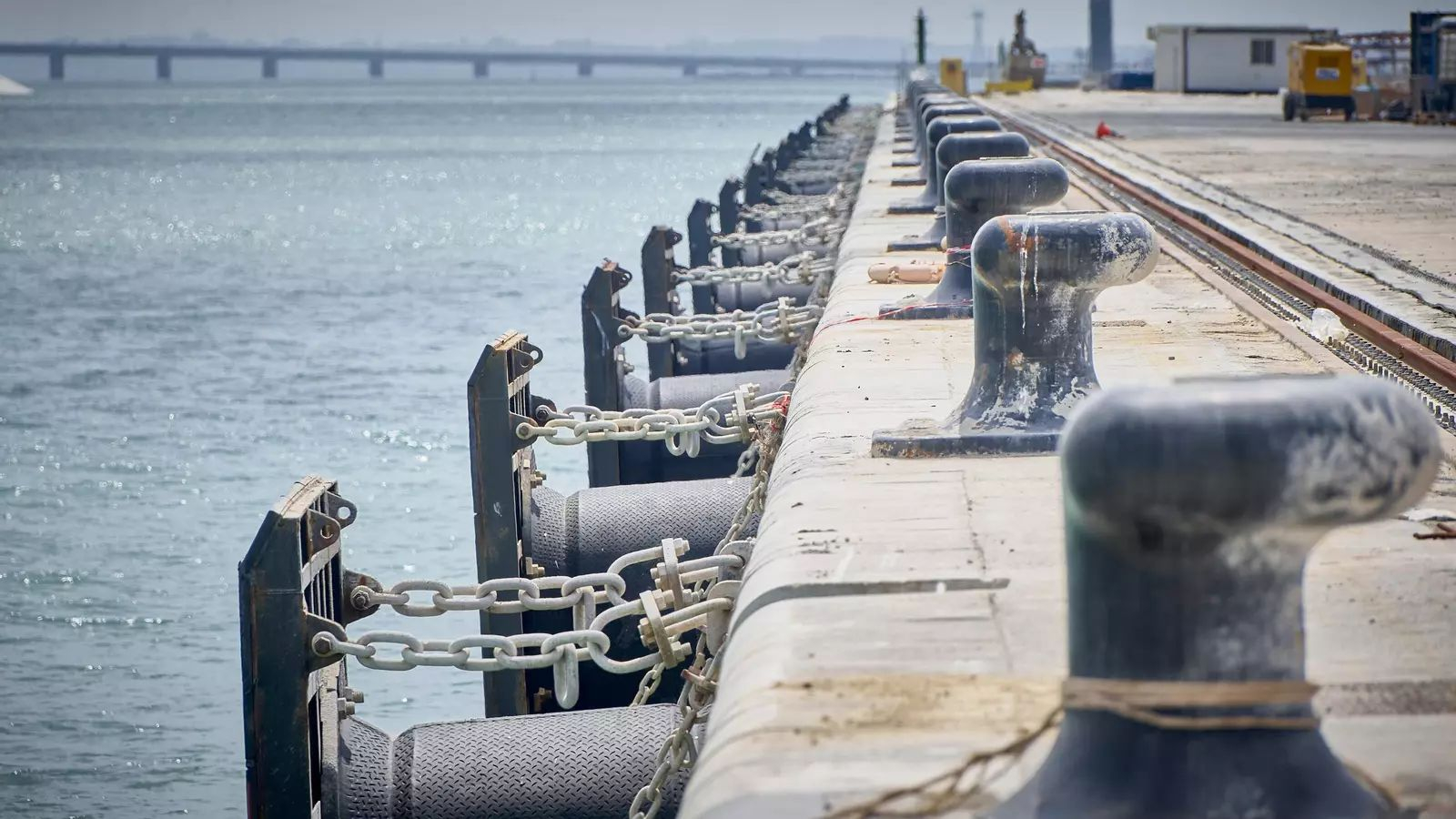 El cantil de uno de los muelles de la nueva terminal de contenedores del puerto de Cádiz
