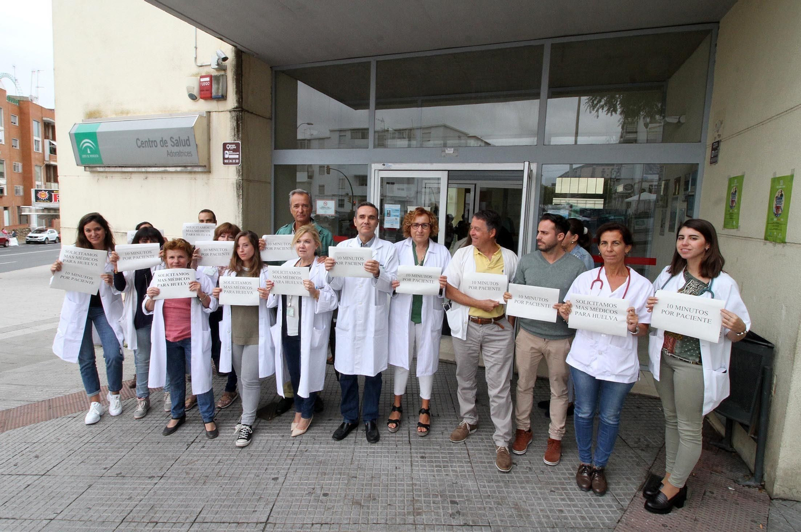 Concentración de Basta Ya, en Adoratrices.