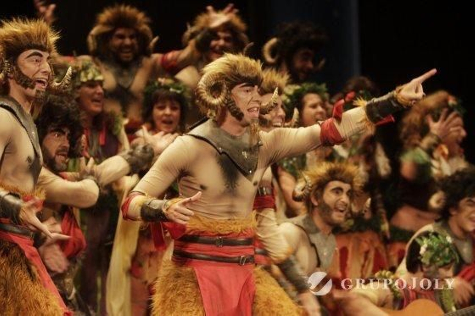 El coro Los bacanales.   Foto: Lourdes de Vicente · Julio Gonzalez · Fito Carreto