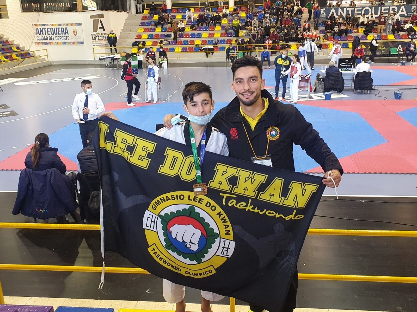 José García y su técnico, Juanma Caba, del Lee do Kwan