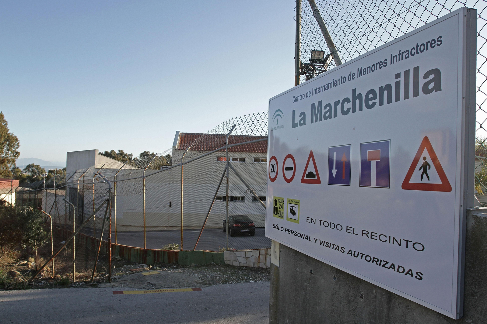 Acceso al centro de menores La Marchenilla.