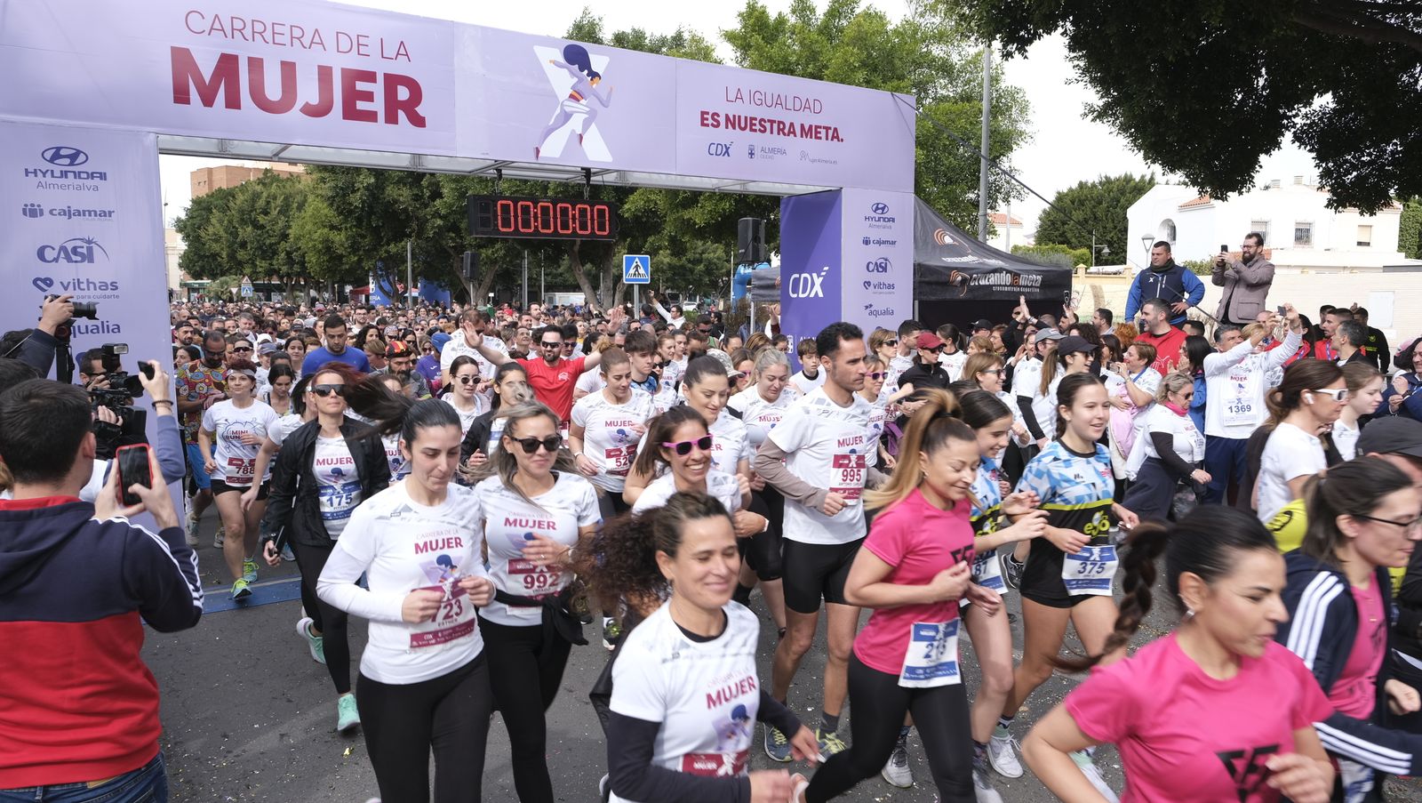 Imágenes de la Carrera de la Mujer 2023 en Almería