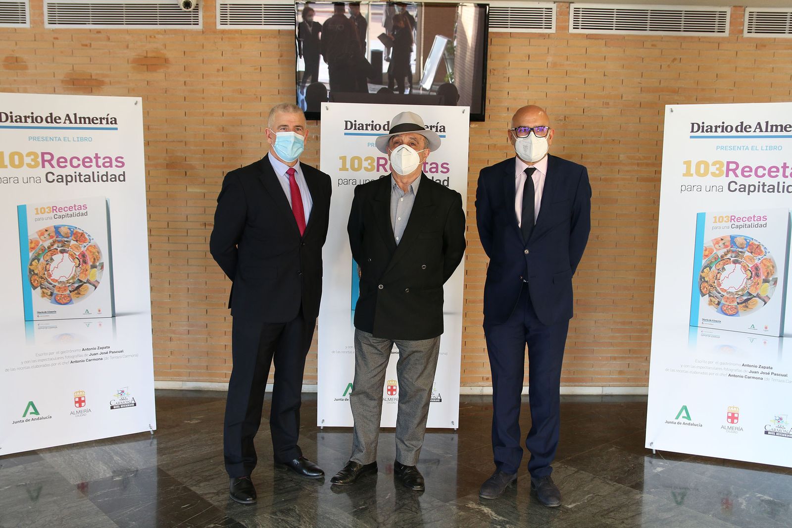 Fotogalería presentación libro '103 Recetas para una Capitalidad'. Almería