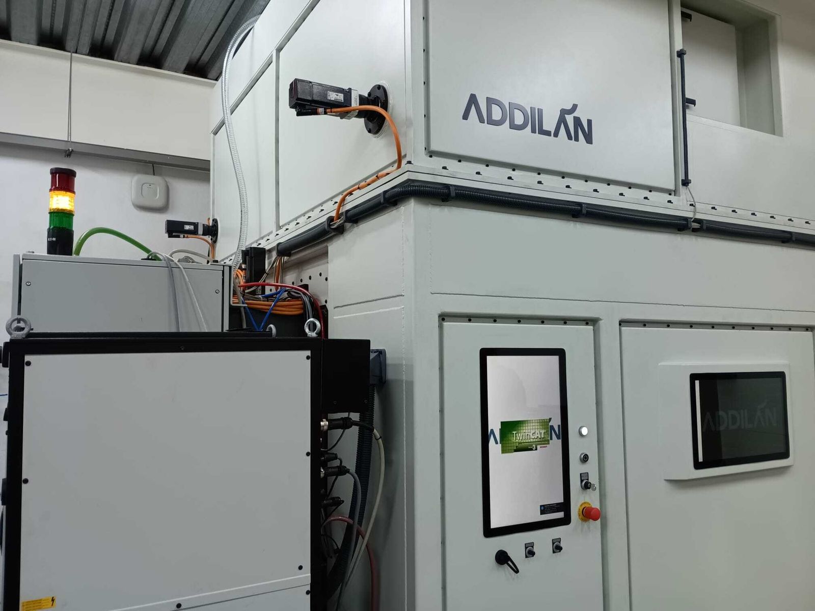 La nueva impresora 3D para fabricar piezas metálicas de la Politécnica.