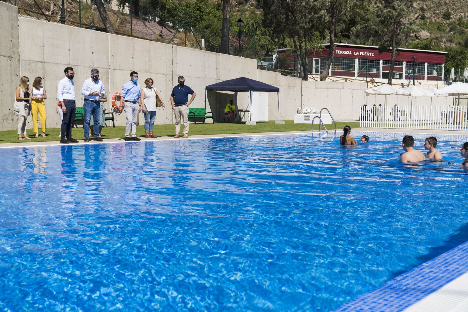 Visita a la piscina de Enix
