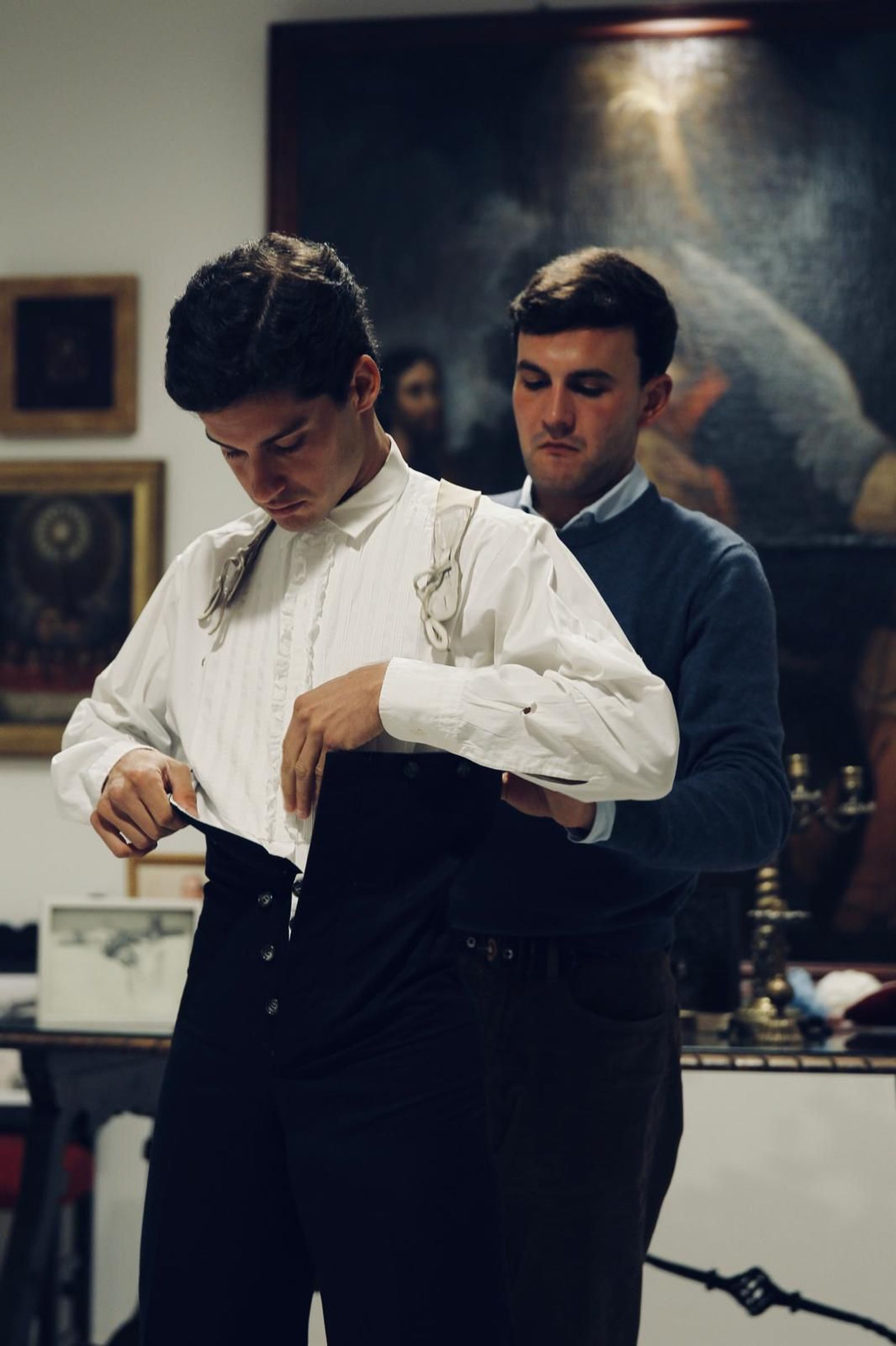 El nieto del llamado Brujo de San Bernardo se vistió de corto en la Casa de Hermandad de la corporación.