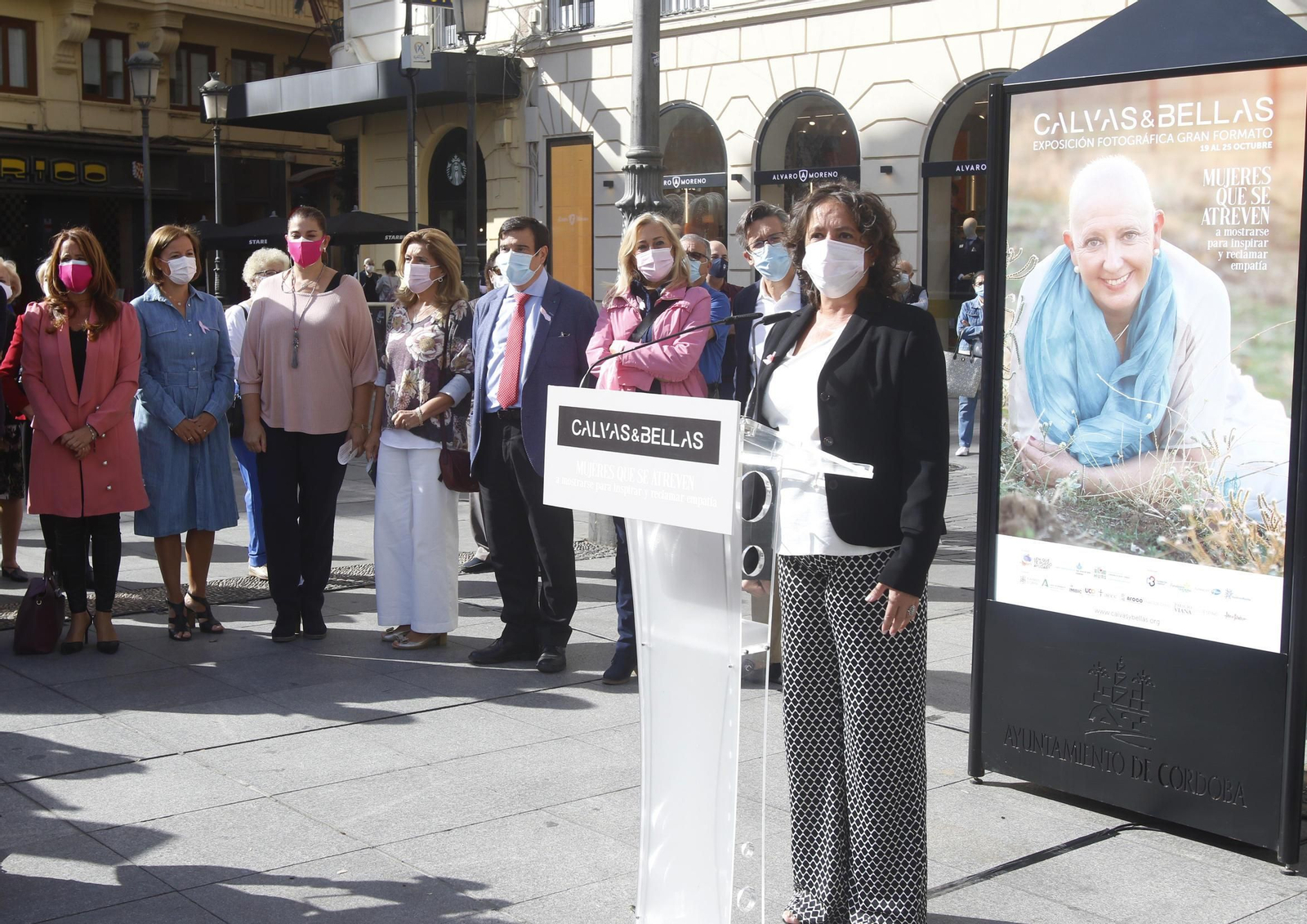La celebración del Día Contra el Cáncer de Mama en Córdoba, en fotografías