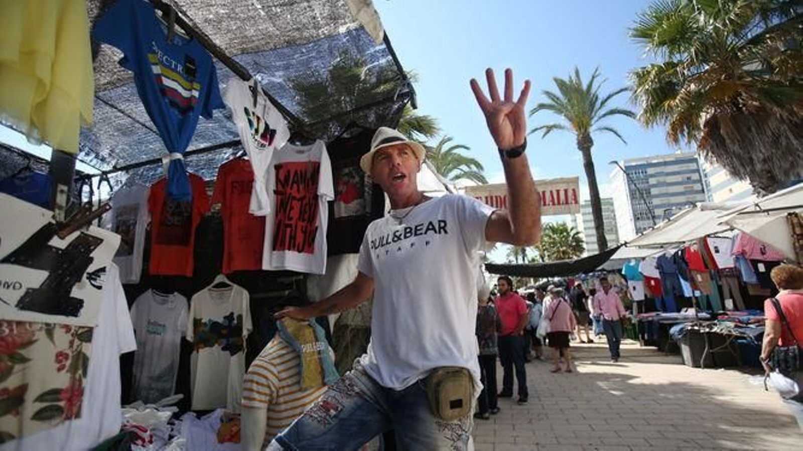 Imagen de archivo de un vendedor del Piojito de Cádiz