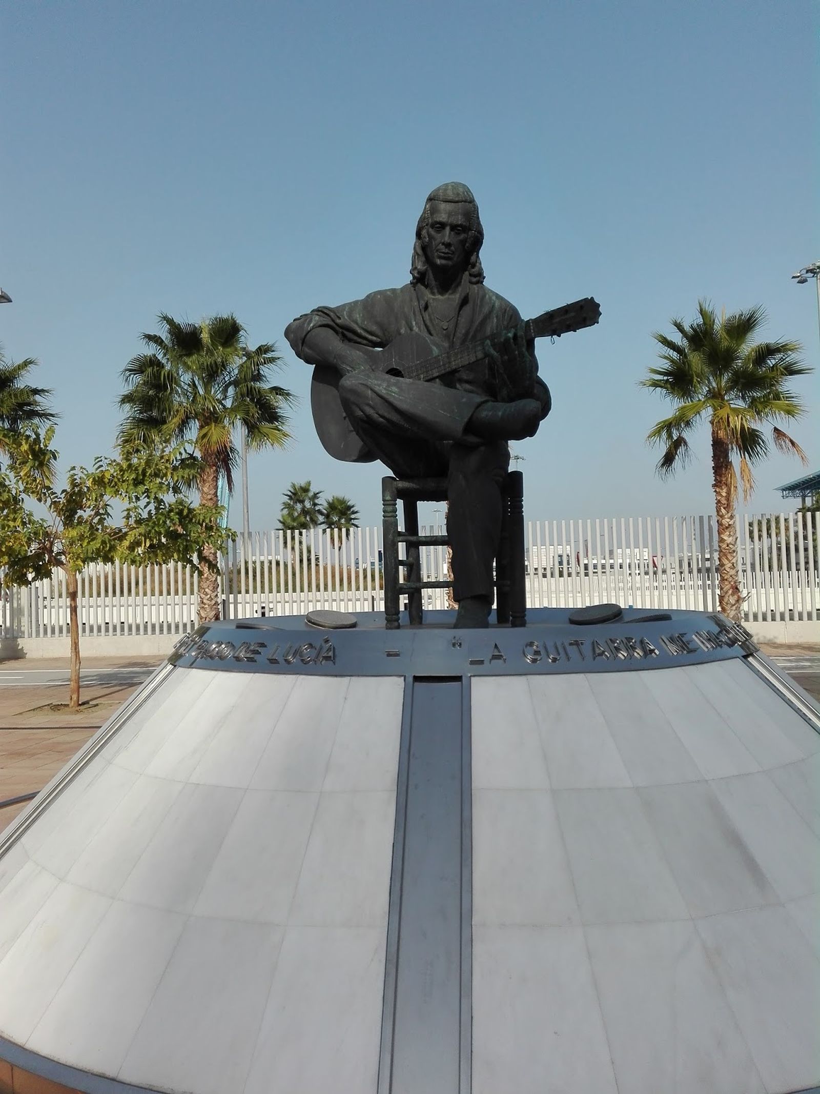 El monumento a Paco de Lucía en Algeciras.