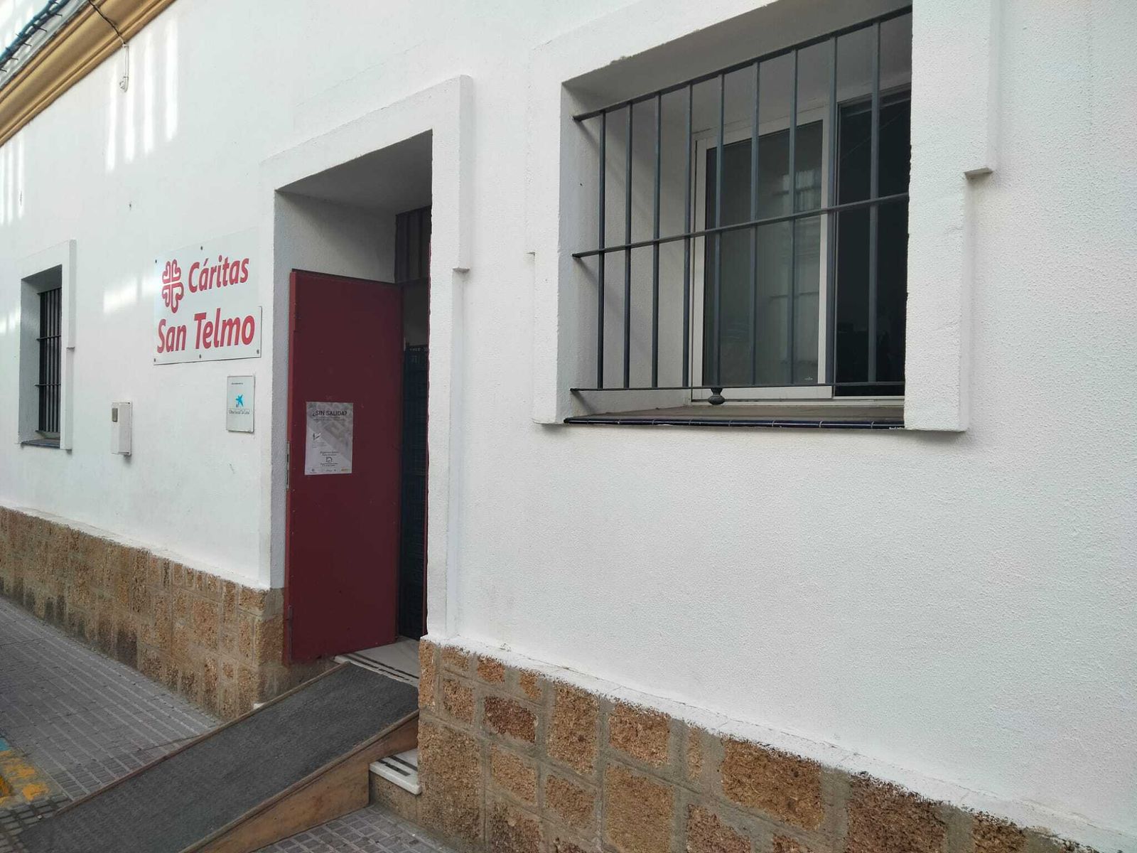 Exterior de las dependencias de Cáritas San Telmo.