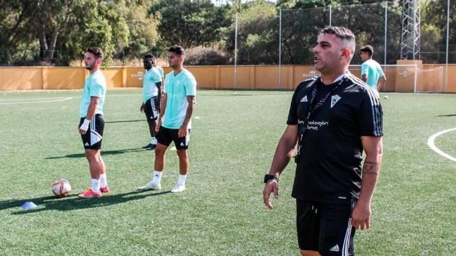 Emilio Fajardo, en un entrenamiento con el Marbella