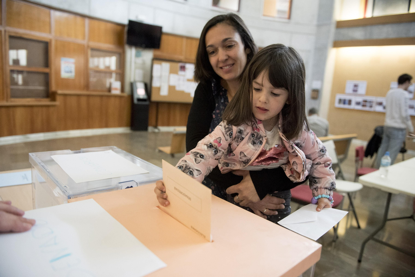 Las imágenes de la jornada de elecciones generales en Granada