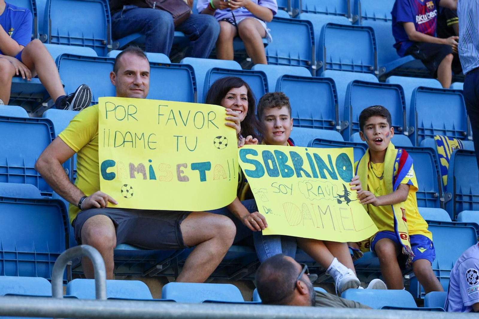 Búscate en el partido Cádiz-Barcelona